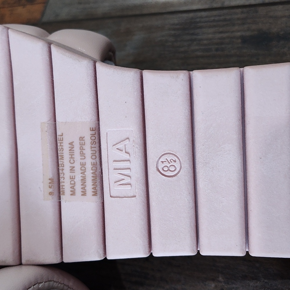 New MIA Pink Slides - Picture 4 of 4